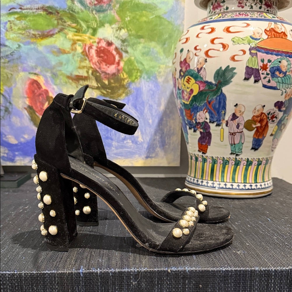 Stuart Weitzman Elegant Black Pearl-Embellished Heels - Picture 4 of 10